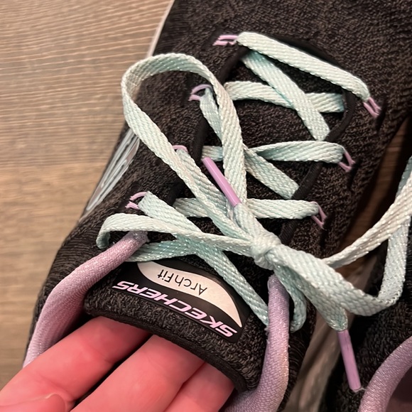 Like New Skechers Arch Fit Air Cooled memory foam Women’s Size 9.5 sneakers - Picture 4 of 5